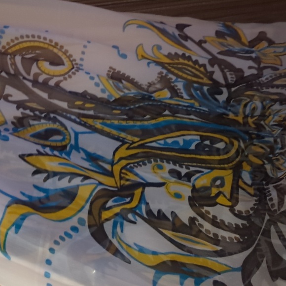 Women's Clothing - Picture 3 of 3